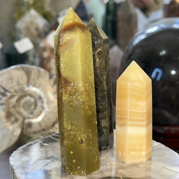 Green Opal, Orange Calcite and Labradorite Points! - Picture 3 of 4